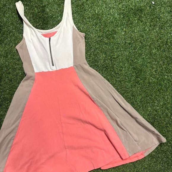 Express Color-Block‎ Skater Dress - Picture 4 of 5